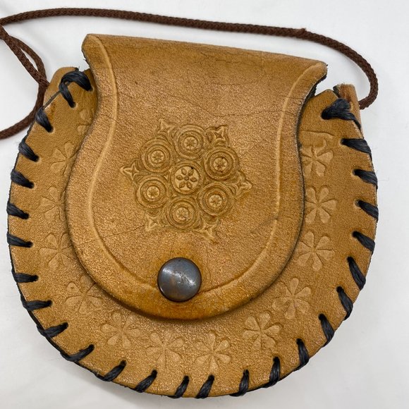 - Vintage Leather Boho Tan Hand Tooled Coin Purse Belt Bag - Picture 2 of 8